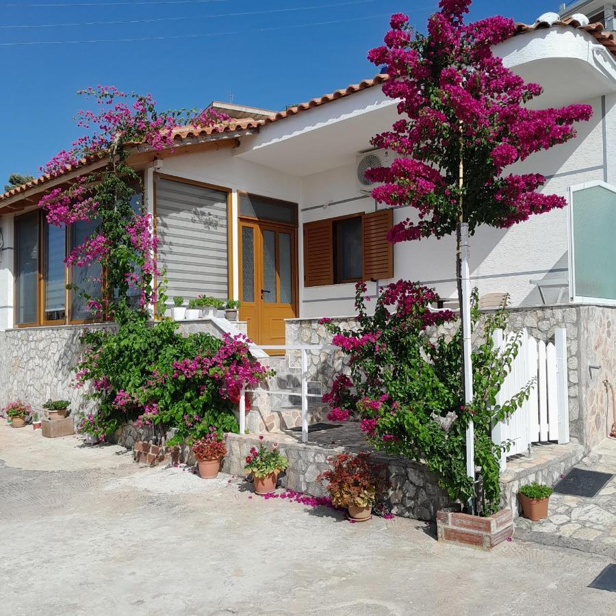 Luxury Dennis Home Sarandë エクステリア 写真